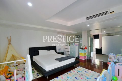 House in Pattaya, Thailand 10 bedrooms № 198549 - photo 17