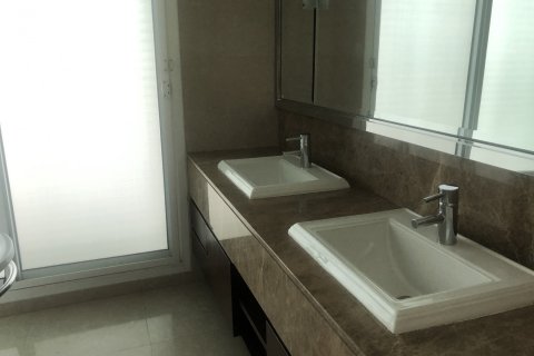 Condominio de 4 dormitorios en Bangkok, Tailandia № 143703 - foto 2