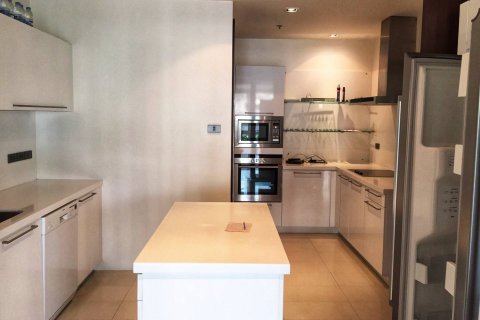Condominio de 4 dormitorios en Bangkok, Tailandia № 143703 - foto 3