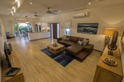 Casa de 3 dormitorios en Hua Hin, Tailandia № 66893 - foto 4