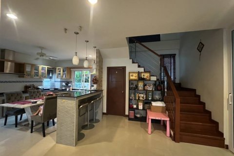 Casa de 4 dormitorios en Pattaya, Tailandia № 114057 - foto 6