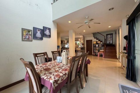 Casa de 4 dormitorios en Pattaya, Tailandia № 114057 - foto 9
