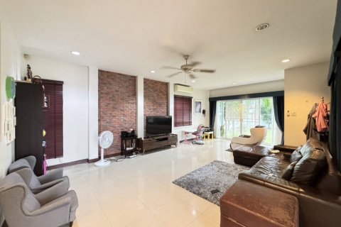 Casa de 4 dormitorios en Pattaya, Tailandia № 114057 - foto 5