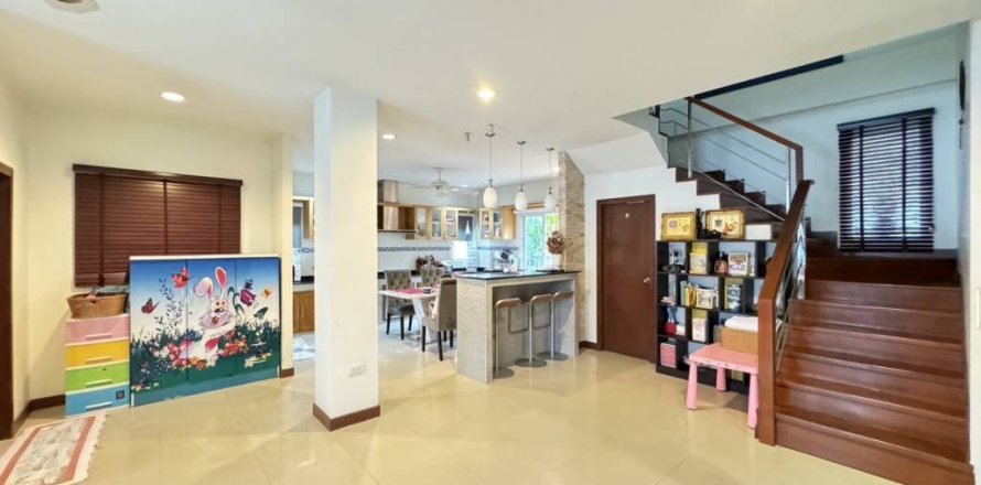 Casa de 4 dormitorios en Pattaya, Tailandia № 114057