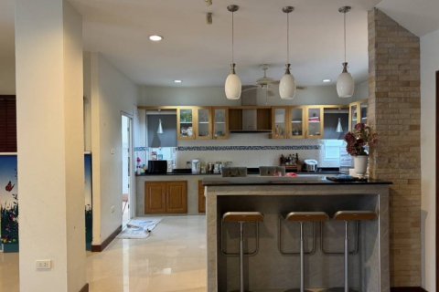 Casa de 4 dormitorios en Pattaya, Tailandia № 114057 - foto 7
