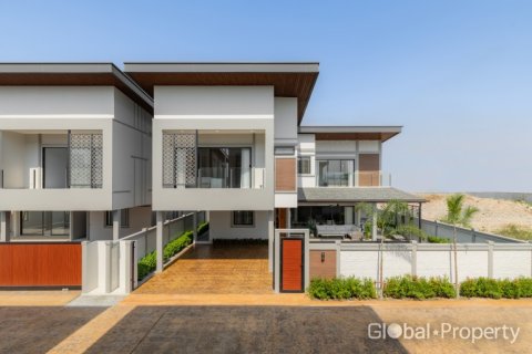 Casa de 3 dormitorios en Pattaya, Tailandia № 116790