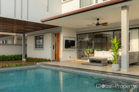 Casa de 3 dormitorios en Pattaya, Tailandia № 116790 - foto 3
