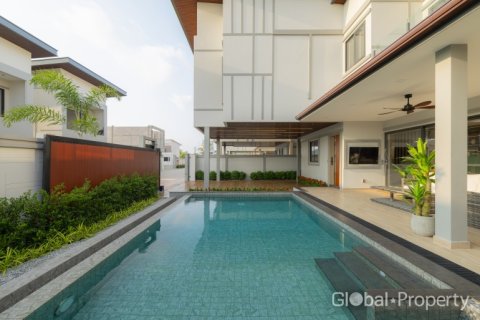 Casa de 3 dormitorios en Pattaya, Tailandia № 116790 - foto 4