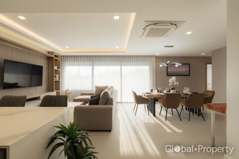 Condominio de 3 dormitorios en Pattaya, Tailandia № 116788 - foto 14