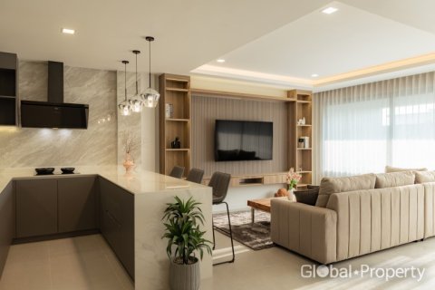 Condominio de 3 dormitorios en Pattaya, Tailandia № 116788 - foto 12