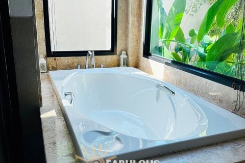 Chalet de 3 dormitorios en Bang Tao, Tailandia № 179299 - foto 5