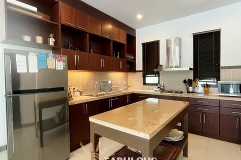 Chalet de 3 dormitorios en Bang Tao, Tailandia № 179299 - foto 2