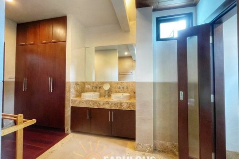 Chalet de 3 dormitorios en Bang Tao, Tailandia № 179299 - foto 6