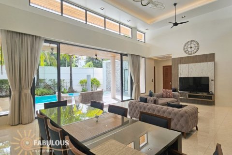Chalet de 4 dormitorios en Bang Tao, Tailandia № 179296 - foto 3