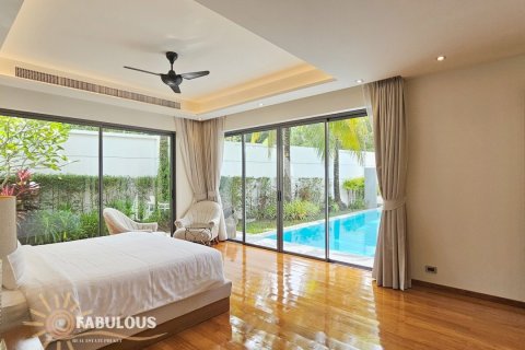 Chalet de 4 dormitorios en Bang Tao, Tailandia № 179296 - foto 2