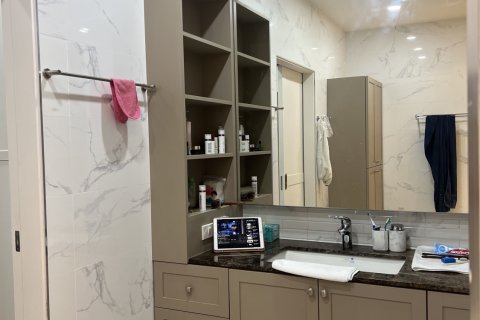 Villa in Udon Thani, Thailand 3 bedrooms № 167533 - photo 12