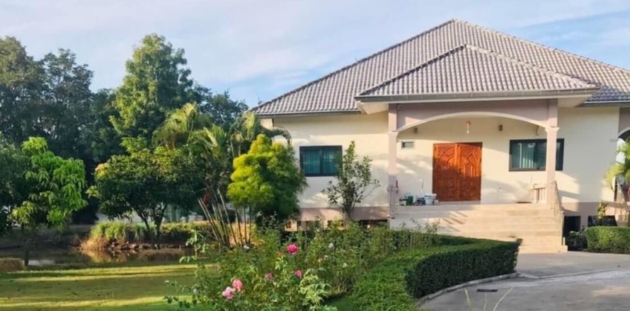 Villa in Udon Thani, Thailand 3 bedrooms № 167533
