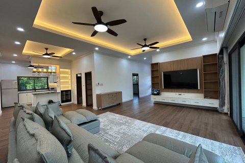 Villa in Udon Thani, Thailand 3 bedrooms № 167533 - photo 2