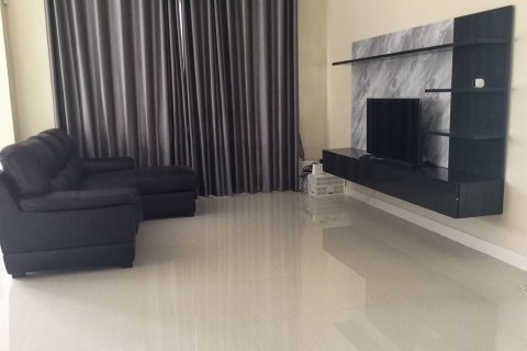 Casa de 3 dormitorios en Pattaya, Tailandia № 167532 - foto 4