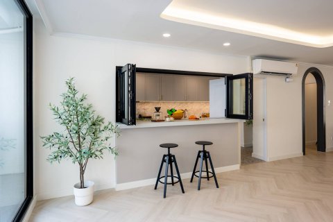 Condominio de 3 dormitorios en Bangkok, Tailandia № 180535 - foto 12