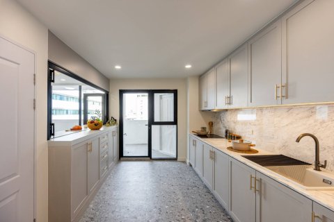 Condominio de 3 dormitorios en Bangkok, Tailandia № 180535 - foto 15