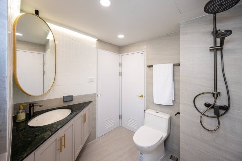 Condominio de 3 dormitorios en Bangkok, Tailandia № 180535 - foto 27