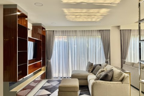 Casa de 4 dormitorios en Pattaya, Tailandia № 170369 - foto 7