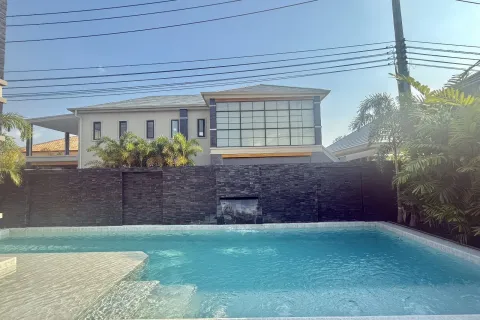 Casa de 4 dormitorios en Pattaya, Tailandia № 170369 - foto 29