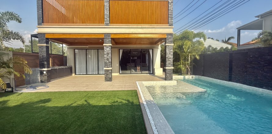Casa de 4 dormitorios en Pattaya, Tailandia № 170369