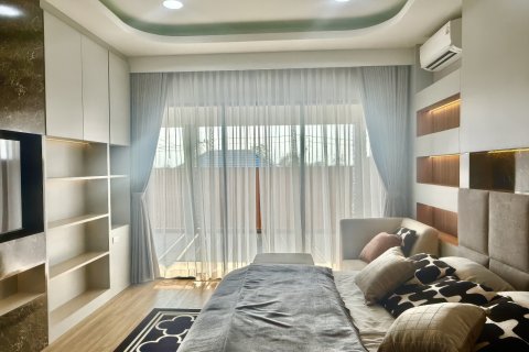 Casa de 4 dormitorios en Pattaya, Tailandia № 170369 - foto 16