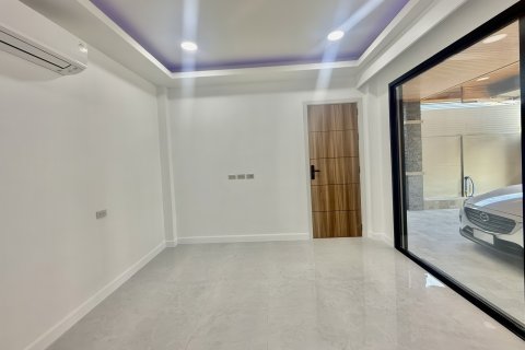 Casa de 4 dormitorios en Pattaya, Tailandia № 170369 - foto 13
