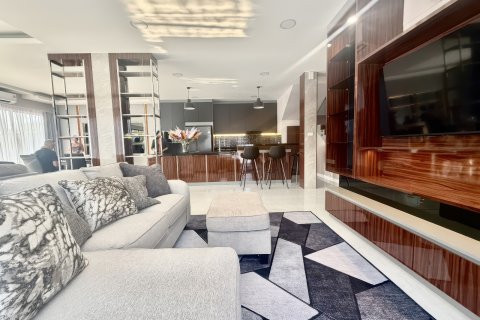 Casa de 4 dormitorios en Pattaya, Tailandia № 170369 - foto 6