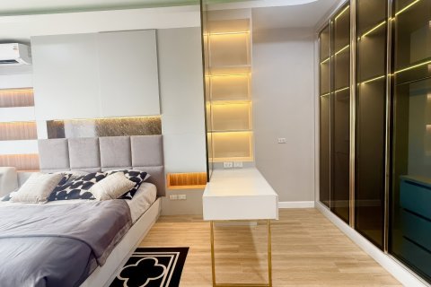 Casa de 4 dormitorios en Pattaya, Tailandia № 170369 - foto 17