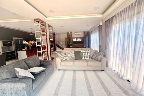 Casa de 4 dormitorios en Pattaya, Tailandia № 170369 - foto 5