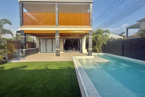 Casa de 4 dormitorios en Pattaya, Tailandia № 170369 - foto 28