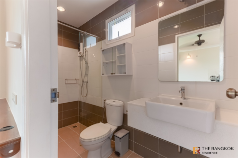 House in Bangkok, Thailand 4 bedrooms № 190379 - photo 8