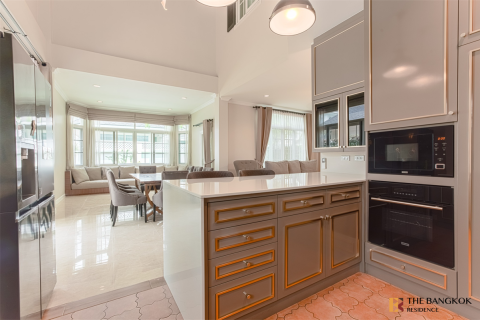 House in Bangkok, Thailand 4 bedrooms № 190379 - photo 5
