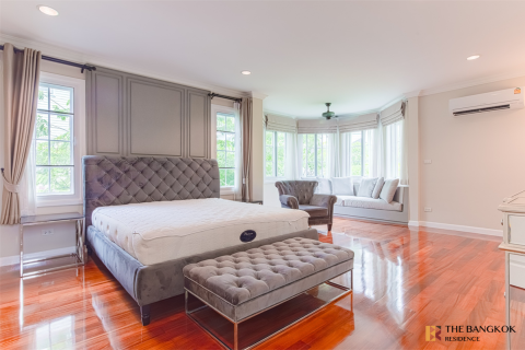House in Bangkok, Thailand 4 bedrooms № 190379 - photo 3