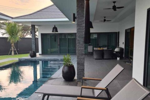 Chalet de 4 dormitorios en Hua Hin, Tailandia № 172964 - foto 8