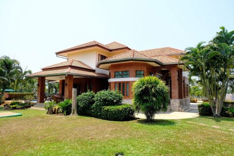 Casa de 4 dormitorios en Chiang Mai, Tailandia № 155306