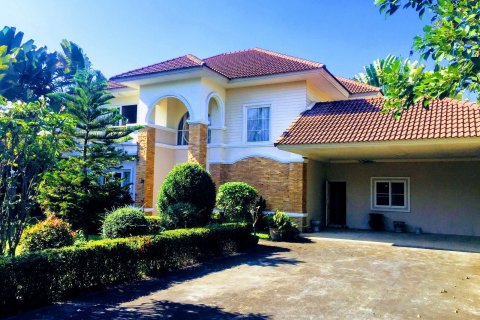 Casa de 4 dormitorios en Chiang Mai, Tailandia № 155307 - foto 2