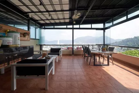 Casa de 4 dormitorios en Kathu, Tailandia № 141324 - foto 2