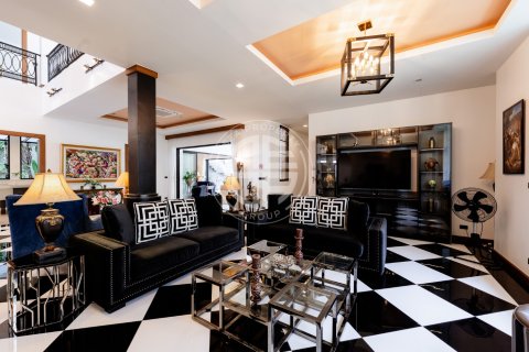 Chalet de 7 dormitorios en Bang Tao, Tailandia № 190624 - foto 7