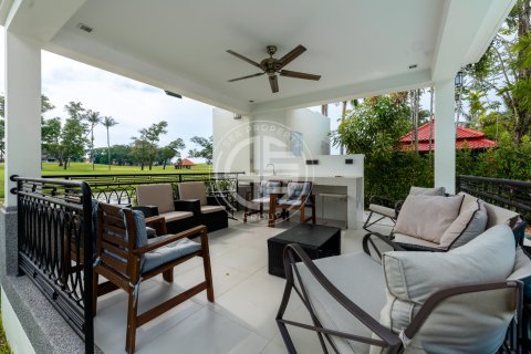 Chalet de 7 dormitorios en Bang Tao, Tailandia № 190624 - foto 29