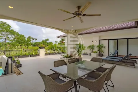 Chalet de 7 dormitorios en Bang Tao, Tailandia № 190624 - foto 27
