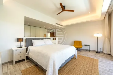 Chalet de 4 dormitorios en Bang Tao, Tailandia № 190621 - foto 11