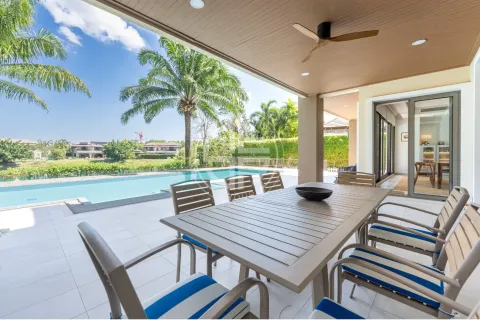 Chalet de 4 dormitorios en Bang Tao, Tailandia № 190621 - foto 16