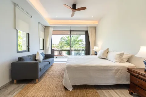 Chalet de 4 dormitorios en Bang Tao, Tailandia № 190621 - foto 12