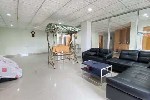 Condo à Watthana, Bangkok, Thaïlande, 4 chambres № 200984 - photo 14