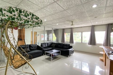 Condo à Watthana, Bangkok, Thaïlande, 4 chambres № 200984 - photo 15